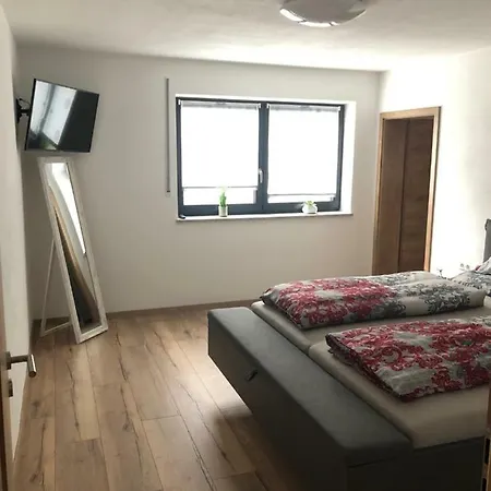 Landhaus Ferienwohnungen mit Pool und Wellness Neukirchen-Balbini Exterior foto
