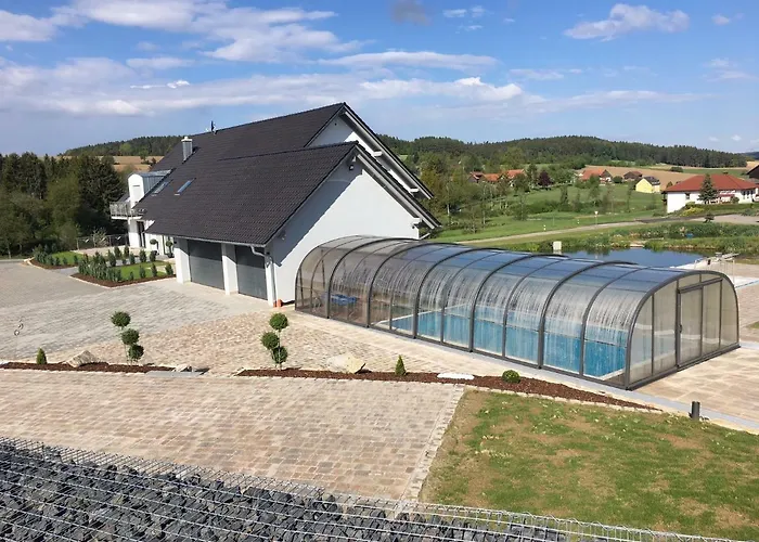 Landhaus Ferienwohnungen mit Pool und Wellness