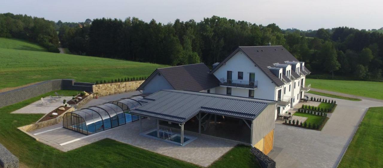 Mit Pool Und Wellness * Neukirchen-Balbini